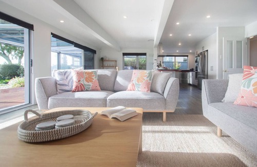 Hannahs Bay House | Willow Lakehouse Rotorua