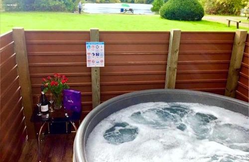 York House | Willow Lodge 13 Hot Tub