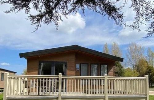 Allerthorpe House | Willow Lodge with Hot Tub