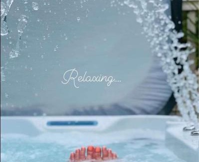 Allerthorpe House | Willow Lodge with Hot Tub