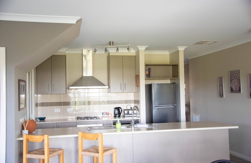 Yarrawonga House | Willow's Place overlooking The Black Bull Golf Course Yarrawonga