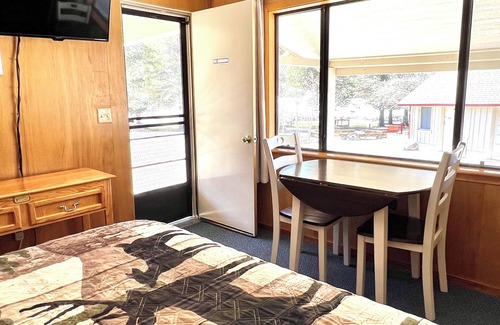 Bridgeport Cabin | Willow Springs Resort