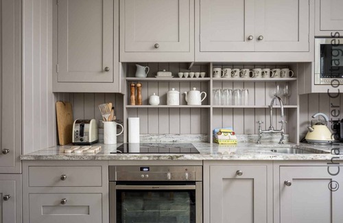 Snowshill Village Cottage | WILLOW VALE, pet friendly, with a garden in Snowshill