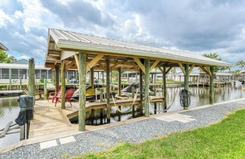 Welaka House | Willow & Water “Where calm meets the current”