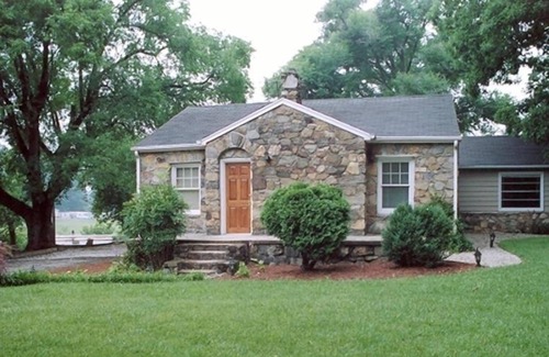 Weaverville Cottage | Willson Cottage - Clean Freaks Welcome/Asheville Convenience