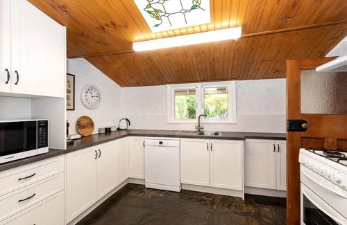 Willunga House | Willunga Cottage- Sleeps 6, Pool