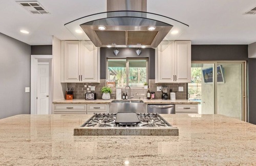 Village Grove House | Wilshire|2 Masters|Private Pool|5 Mins 2 Old Town