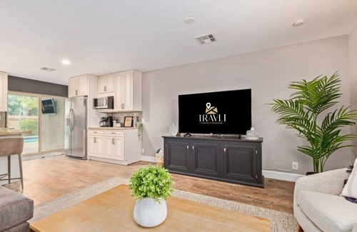 Village Grove House | Wilshire|2 Masters|Private Pool|5 Mins 2 Old Town