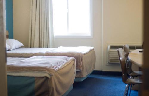 Claresholm Hotel | Wilshireinn Hotel