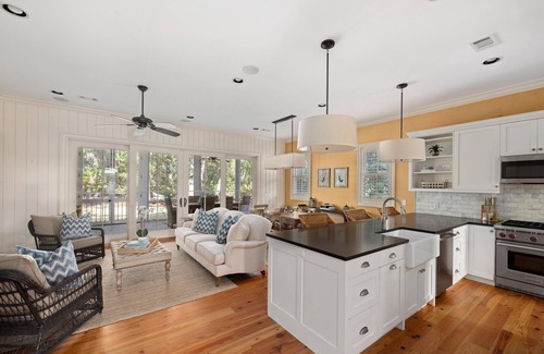 Bluffton House | Wilson Cottages, Walk to Tennis & Pickleball, and Restaurants
