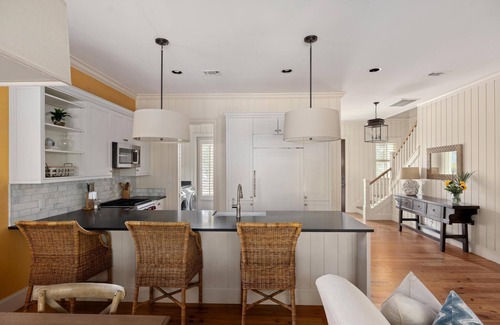 Bluffton House | Wilson Cottages, Walk to Tennis & Pickleball, and Restaurants