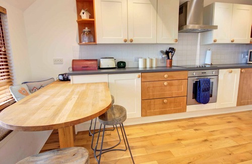 Golspie Cottage | Wilson's - sleeps 6 guests in 3 bedrooms