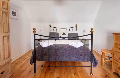 Golspie Cottage | Wilson's - sleeps 6 guests in 3 bedrooms