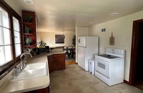 Little Chute House | Wilson Street Home- Corporate Rental