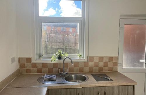 Newcastle-upon-Tyne House | Wilton - Perfect Home for Contractors Private Large Drive