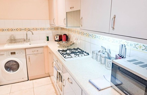 Wimbledon Apartment | Wimbledon Apartment Is a Fantastic 1 Bedroom Apartment in the centre of Wimbledon with free parking!