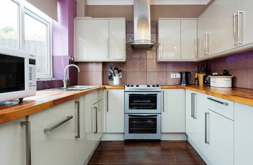 Earlsfield House | Wimbledon Park House, by Veeve