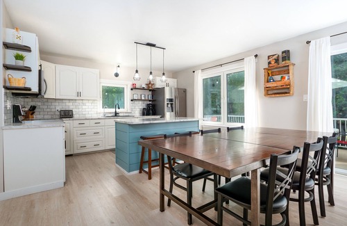 South Bruce Peninsula Cottage | Wind Swept PinesnNewly renovated, close to water 3 bedroom cottage