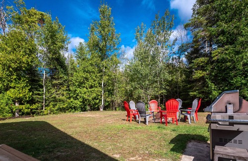 South Bruce Peninsula Cottage | Wind Swept PinesnNewly renovated, close to water 3 bedroom cottage