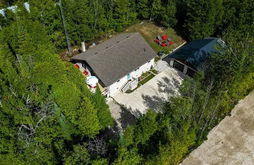 South Bruce Peninsula Cottage | Wind Swept PinesnNewly renovated, close to water 3 bedroom cottage