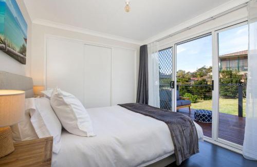 Vincentia House | WindanSea Cottage Pet Friendly Ocean Glimpses