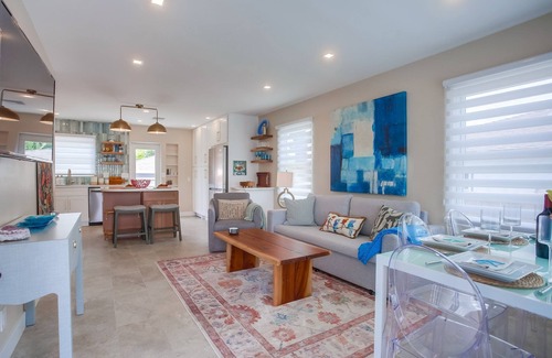 Beach Barber Tract Cottage | Windansea Family Retreat - a beautiful 3bd fully renovated home walking distance to the beach.