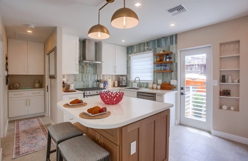 Beach Barber Tract Cottage | Windansea Family Retreat - a beautiful 3bd fully renovated home walking distance to the beach.