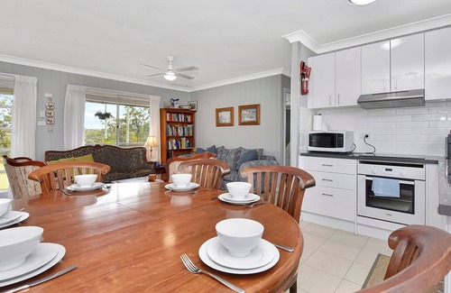 North Rothbury House | Windella Cottage, comfortable 3-bedroom home offers a relaxed rural getaway,