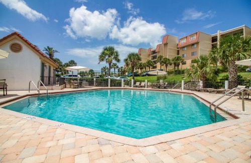 Crescent Beach Apartment | Windjammer 206