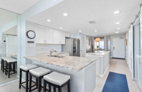 Crescent Beach Apartment | Windjammer 403