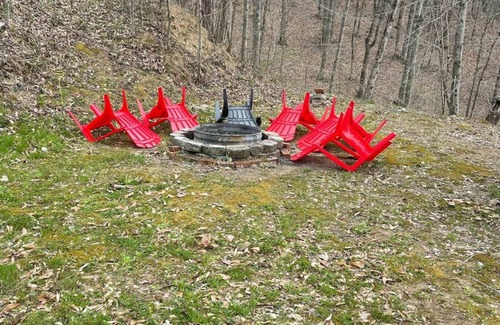 Ashley Oaks House | Windrock Mountain View | Direct Trail Access