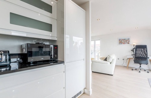 Erith Apartment | Windrush Court · Stunning Penthouse With River Views Near Erith Stn | Pass The Keys