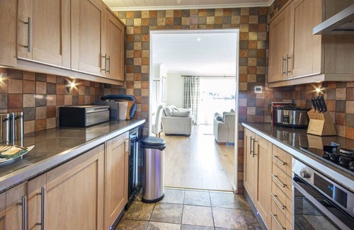 South Cerney House | Windrush Lake 66, Sun Kissed Lodge