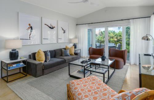 West Bay Apartment | Windsong #4 On Boggy Sand Road Steps From Smb