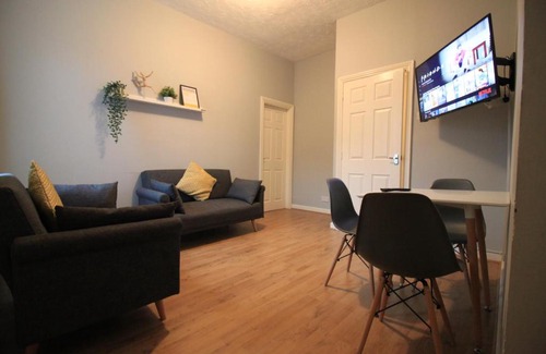Gateshead Apartment | Windsor Apartment - Long Stay Savings - Business - Free Parking