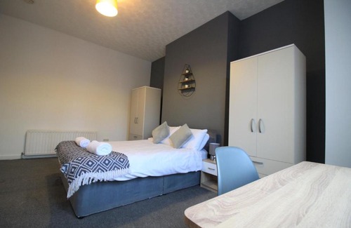 Gateshead Apartment | Windsor Apartment - Long Stay Savings - Business - Free Parking