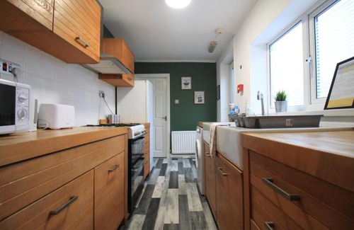 Gateshead Apartment | Windsor Apartment - Long Stay Savings - Business - Free Parking