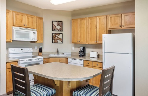 Windsor Resort | Windsor, CA: Sonoma 3 Bedroom Condo w/Fireplace, Resort Pool, Spa, WiFi & More!