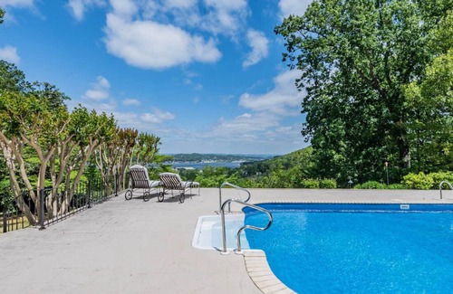 Guntersville House | Windsor Estate overlooking the lake