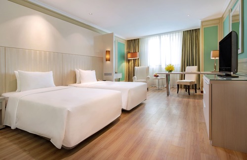 District 5 Hotel | Windsor Plaza Hotel