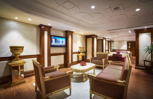 District 5 Hotel | Windsor Plaza Hotel