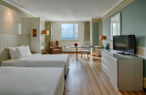 District 5 Hotel | Windsor Plaza Hotel