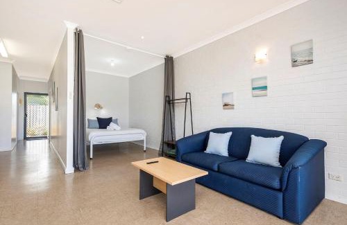 Lancelin Apartment | Windsurfer Beach Chalet 2