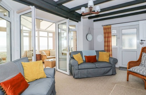 Anderby Creek Cottage | WINDYRIDGE, family friendly, with a garden in Chapel St Leonards