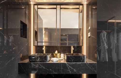 Centro / Baixa Hotel | Wine & Books Porto Hotel - Small Luxury Hotels of the World
