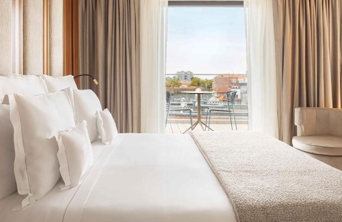 Centro / Baixa Hotel | Wine & Books Porto Hotel - Small Luxury Hotels Of The World