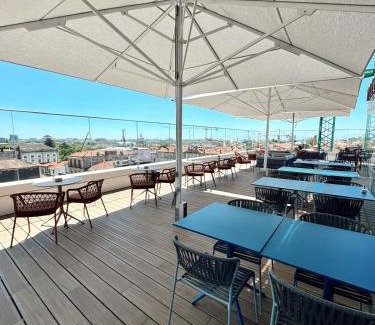 Centro / Baixa Hotel | Wine & Books Porto Hotel - Small Luxury Hotels Of The World