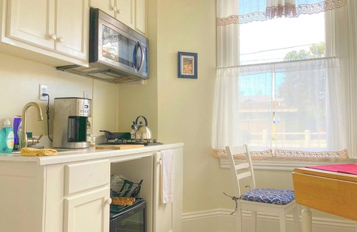 Cloverdale House | Wine Country 1-bedroom retreat with WiFi, AC in charming Cloverdale