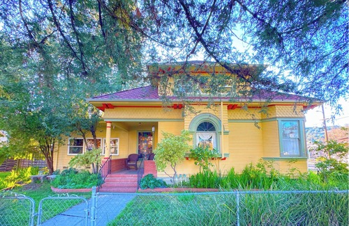 Cloverdale House | Wine Country 1-bedroom retreat with WiFi, AC in charming Cloverdale