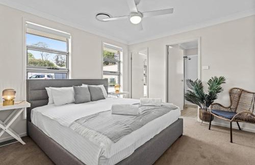 Cessnock House | Wine Country Cottage Stylish Family Getaway